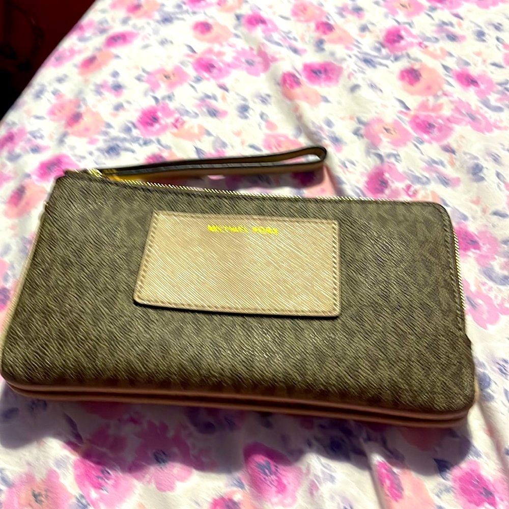 Michael Kors double zip wallet wristlet used once but in good condition